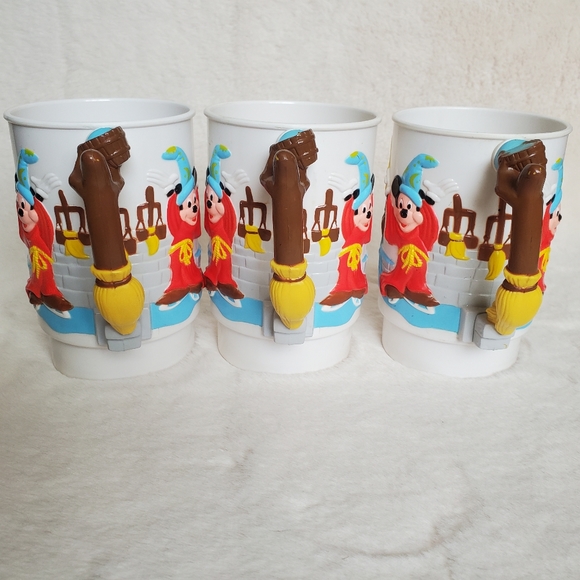 Vintage Disney-on-Ice Souvenir Mugs. Set of 3. - Picture 7 of 9